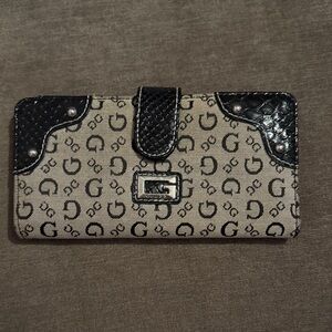 Vintage Black and Beige trifold Guess Wallet